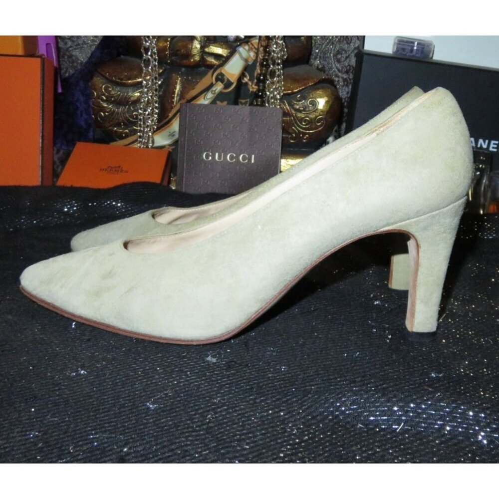 Calvin Klein Suede Leather Pointed Toe Pumps size 6 Color is Celery